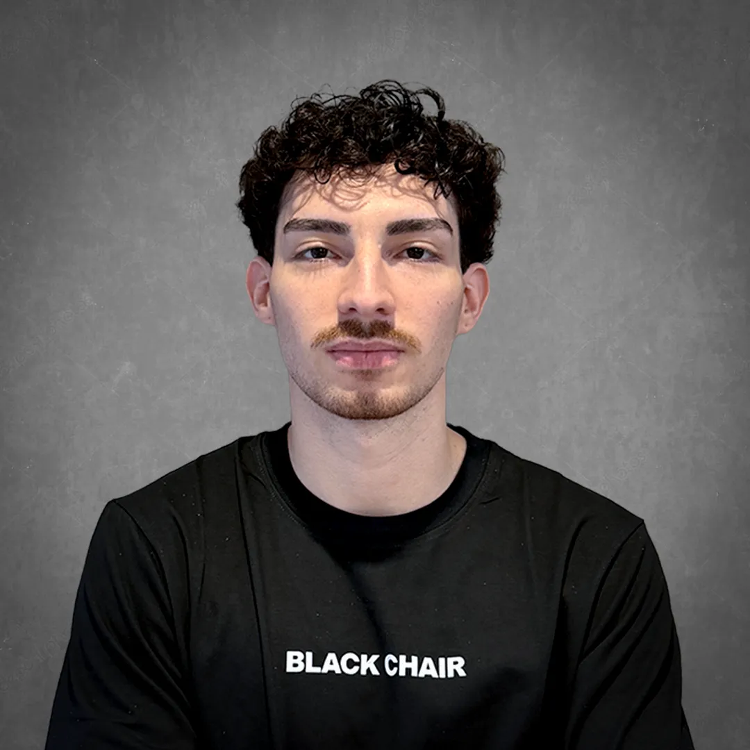 Franco, barbero en Black Chair General Paz